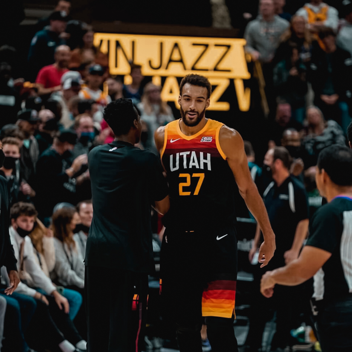 utahjazz's tweet photo. 6-1 feeling 😄

#TakeNote https://t.co/bKTHqQyNpC