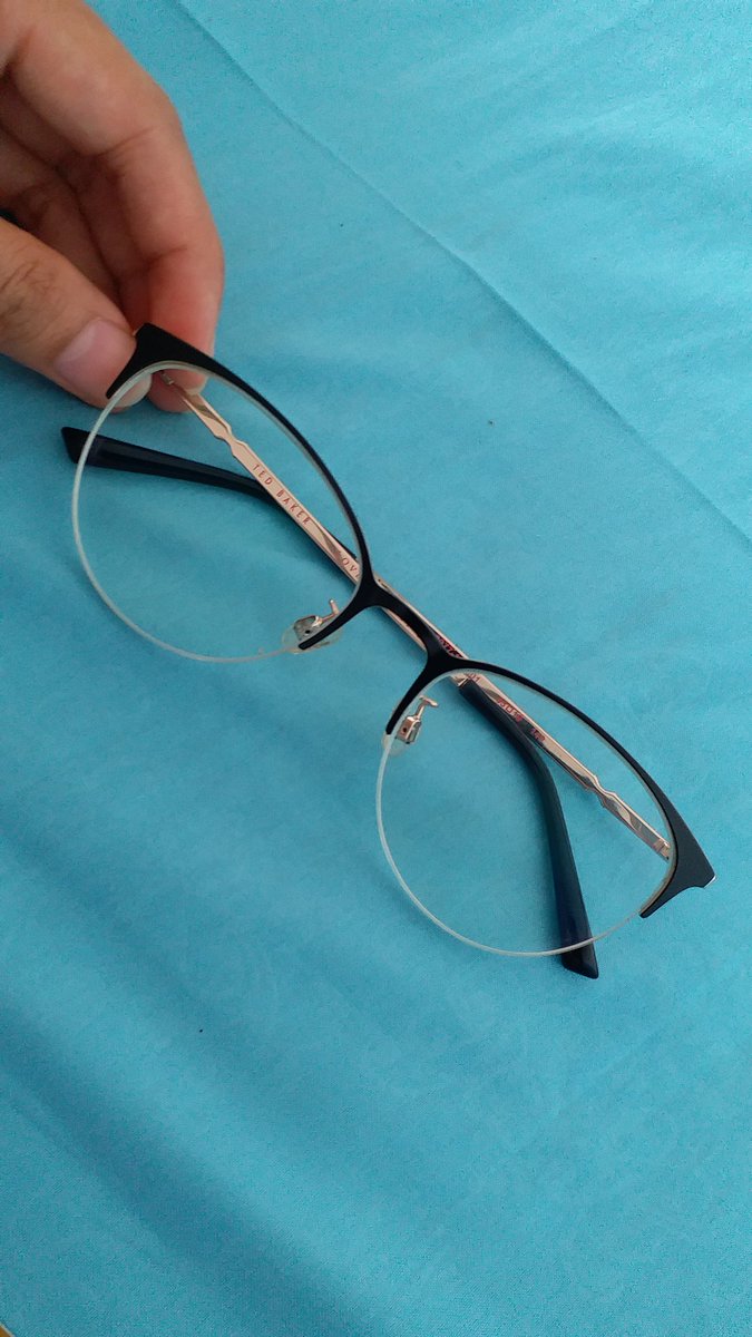 flobungaflo's tweet photo. @ohmybeautybank Belinya di Optik Melawai https://t.co/YZMKkEzcih