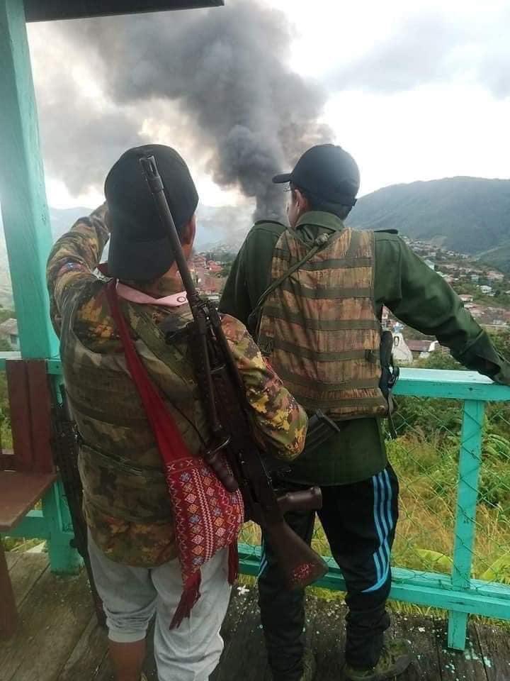 .<a href="/MizzimaNews/">Mizzima News</a> ran two photos purportedly showing #Myanmar army soldiers taking photos with houses burning in the background in  Thantlang, Chin State

At least 50,000 are said to have been displaced due to torching of the homes