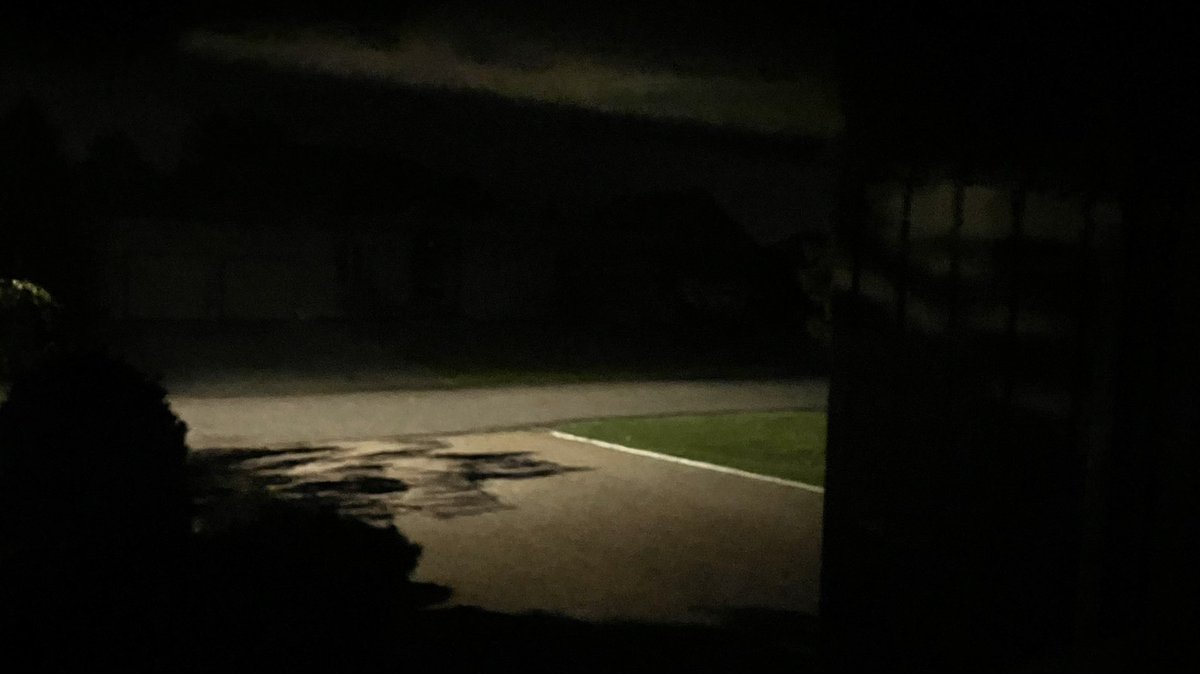 erincarrolledit's tweet photo. What’s not happening… rain, snow, sleet bombing the north side of the house. Thunder, lightning and wind ⛈ #mixedbag #bayfield #lakehuron #rollingin #onstorm #shareyourweather #onwx https://t.co/56bzTP678H