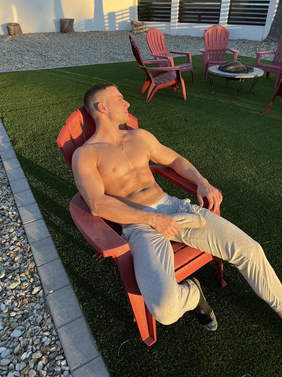 BOTTOMS RETWEET