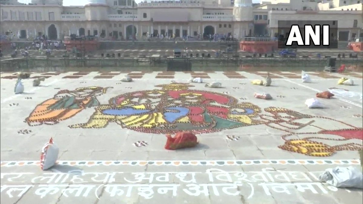 ANINewsUP's tweet photo. Ayodhya: Students of Avadh University made rangolis at Ram Ki Paidi ahead of #Deepotsava. https://t.co/N2Ww2Ex6tD