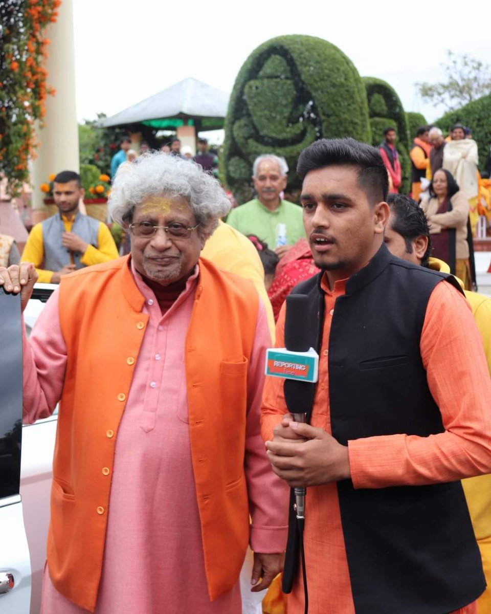 manishjoshi776's tweet photo. आदरणीय श्री @ppandya2011 जी को अवतरण दिवस की हार्दिक शुभकामनाएं। वास्तव में आपकी गीता एवं ध्यान की कक्षाओं के माध्यम से कितने सोये हुए चित्त जागृत होकर "चेतना" की स्थिति को प्राप्त हुए। माँ गायत्री से प्रार्थना कि आप आध्यात्मिक ज्ञान रूपी प्रकाश के माध्यम से सभी को प्रकाशित करें। https://t.co/EA2XN48CCc