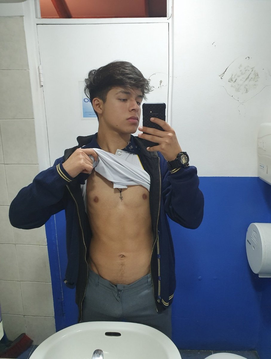 Atashi_18's tweet photo. 🍑👈 https://t.co/u2euAlPxf4