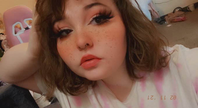 Todays look! Was really feeling it (*&acute;&forall;｀*) my eyebrows are also better than usual woop woop   #babygirl<a href="/tag/allnatural"class="tags"><span>#allnatural</span></a><a href="/tag/babes"class="tags"><span>#babes</span></a><a href="/tag/babygirl"class="tags"><span>#babygirl</span></a><a href="/tag/bbw"class="tags"><span>#bbw</span></a><a href="/tag/plussize"class="tags"><span>#plussize</span></a><a href="/tag/submission"class="tags"><span>#submission</span></a>