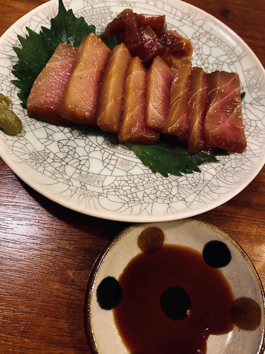 CraftDiscover's tweet photo. Cuisines in a autumn dinner in Japan. Saury, tuna, clam and pork. https://t.co/47yG81p5g9