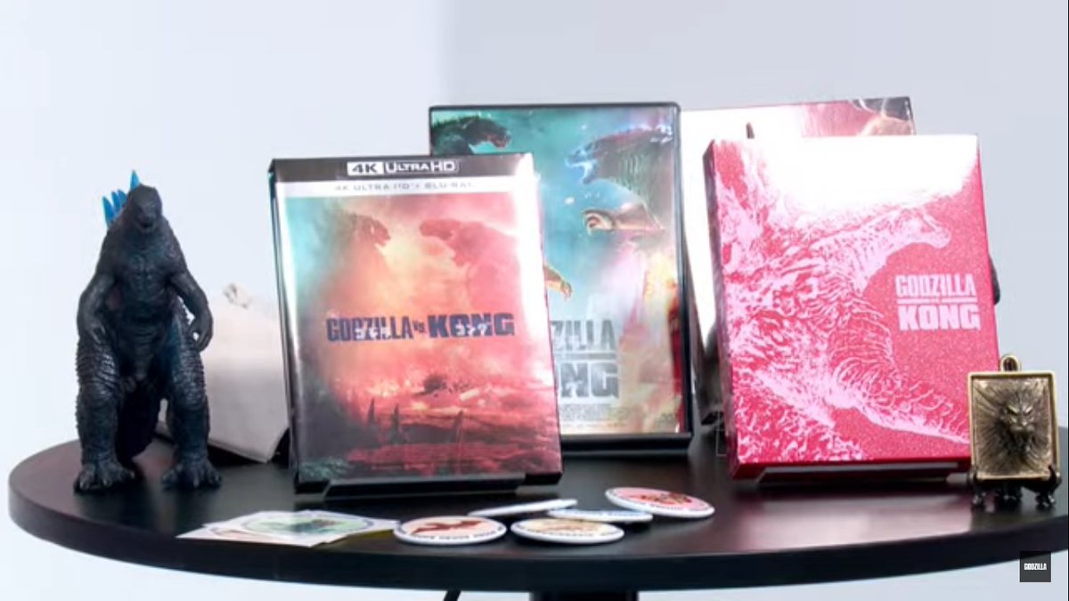 geekshy's tweet photo. Extra banget kalau Jepang ya, ini koleksi Godzilla vs Kong sampai ada celemek-nya lah 🤣

Itu home video-nya ngeri gitu kemasannya #GodzillaVsKong  #GodzillaDay #GodzillaFes https://t.co/LKxvwNoZAk