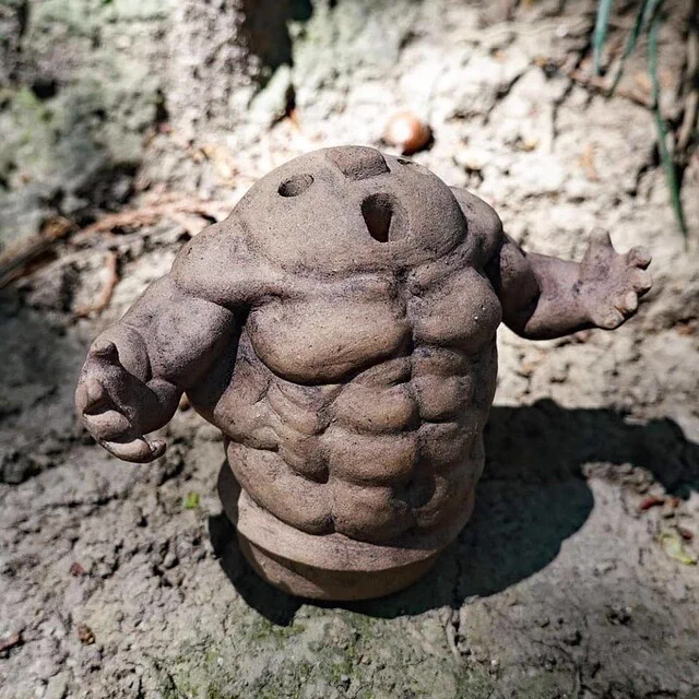 表情とは真逆で体はバキバキ！？「マッチョはにわ」が制作されるwww