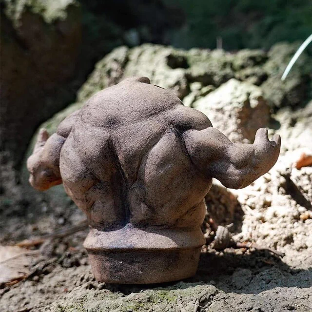 表情とは真逆で体はバキバキ！？「マッチョはにわ」が制作されるwww