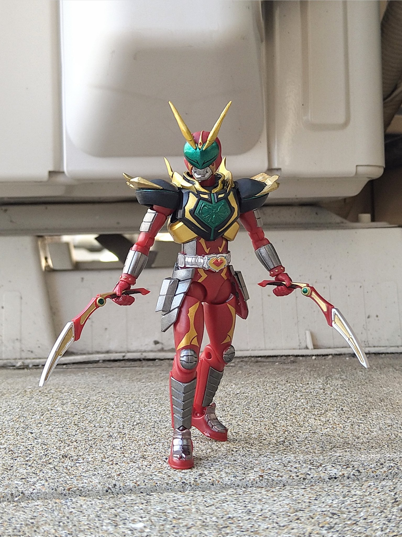 毎回完売 s.h.figuarts 仮面ライダー剣』仮面ライダーカリスがS.H.