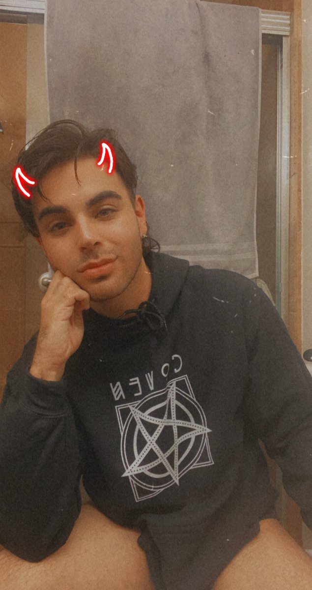 formeldahyde666's tweet photo. Who wants to join my coven? https://t.co/pXYMwIC54q
