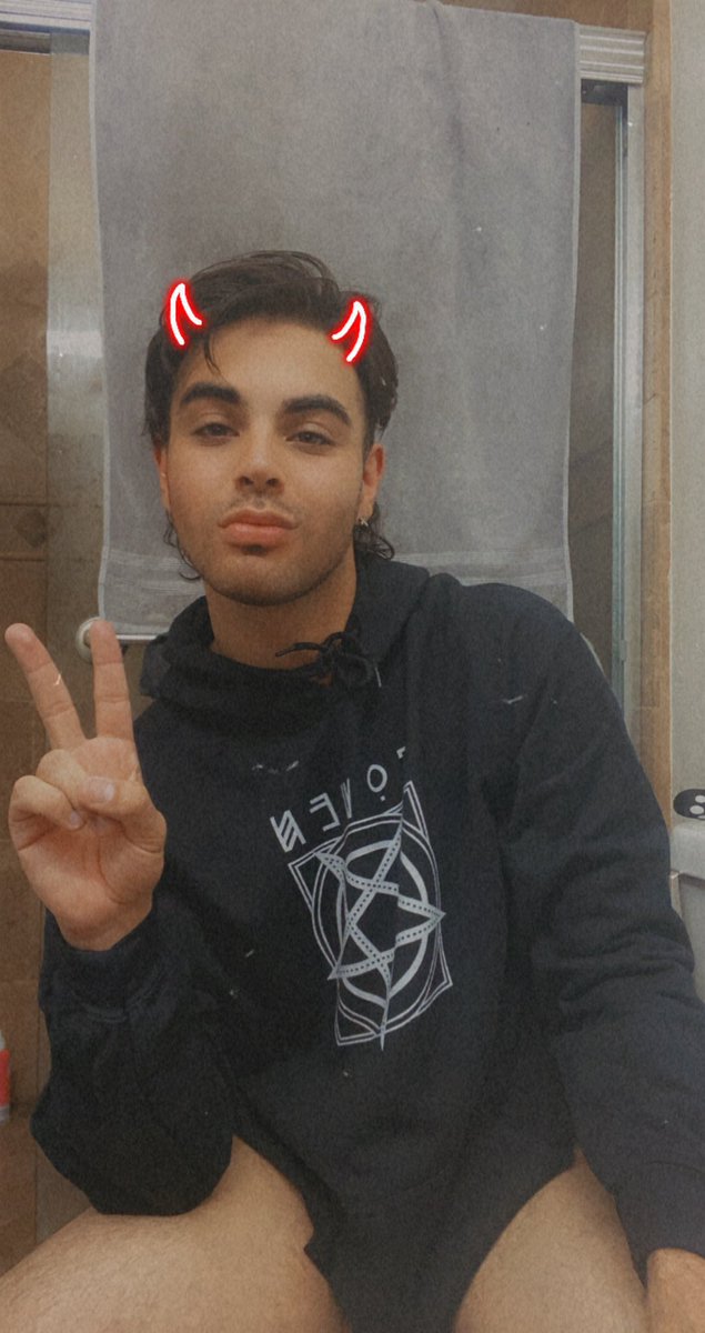 formeldahyde666's tweet photo. Who wants to join my coven? https://t.co/pXYMwIC54q