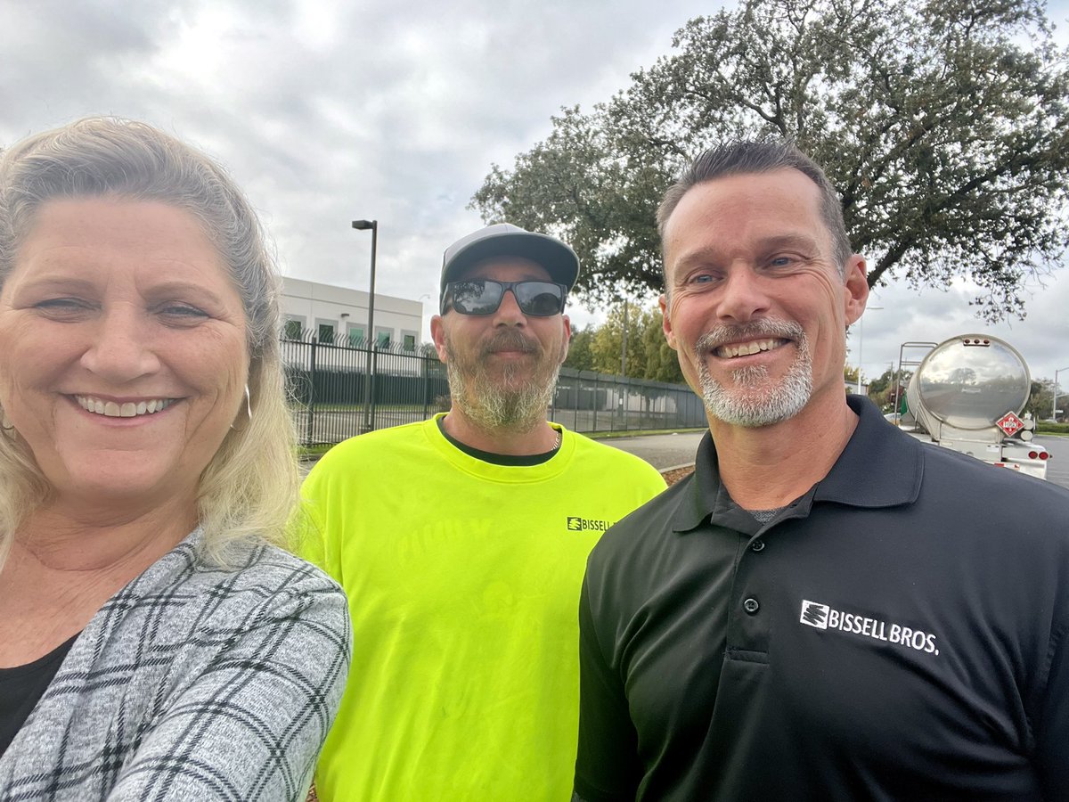 80wattD's tweet photo. It’s a pleasure to work with the best.  Thank you Raleigh and Aron in keeping the District clean!  @BissellBros #wattshappening #80wattdistrict #bissellbros https://t.co/NdwXjuKpRG