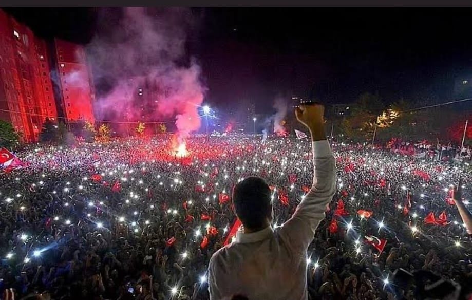Tcozupekyagmur's tweet photo. 20 yıllık iktidarın uğrayacağı hezimete şahit olmaya
H A Z I R M I Y I Z https://t.co/LK3t0fICAz