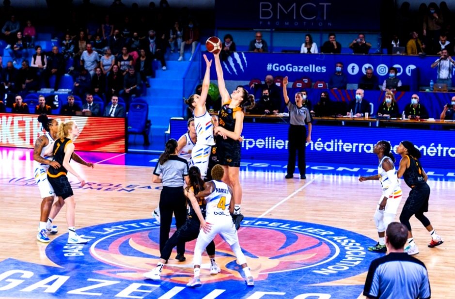 Espemendo's tweet photo. About yesterday's game 🏀
#oneweekmore #nonstop #EuroLeagueWomen #basket #referee #refereelife #aeba https://t.co/I4SO3SWIFF