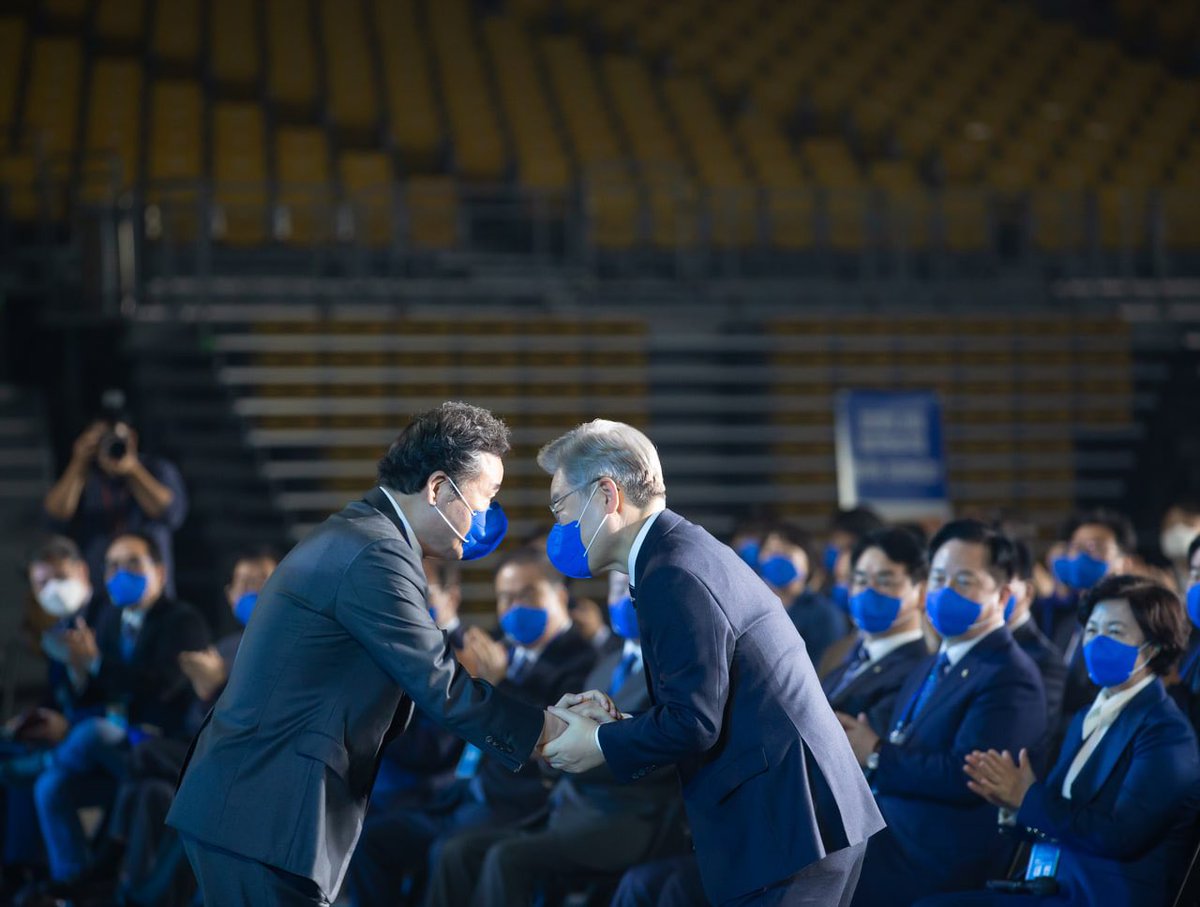 <역대급 케미 보장💙 더불어민주당 선대위>

네 번째 민주정부, 이재명정부를 만들어낼, 
역대 가장 강력한 ‘대한민국 대전환 선대위’가 출범했습니다.

민주당의 승리, 국민의 승리를 위해
프리미엄 서빙로봇 벨라도 열일중^^

#대한민국대전환 #새로운대한민국 
#이재명은합니다