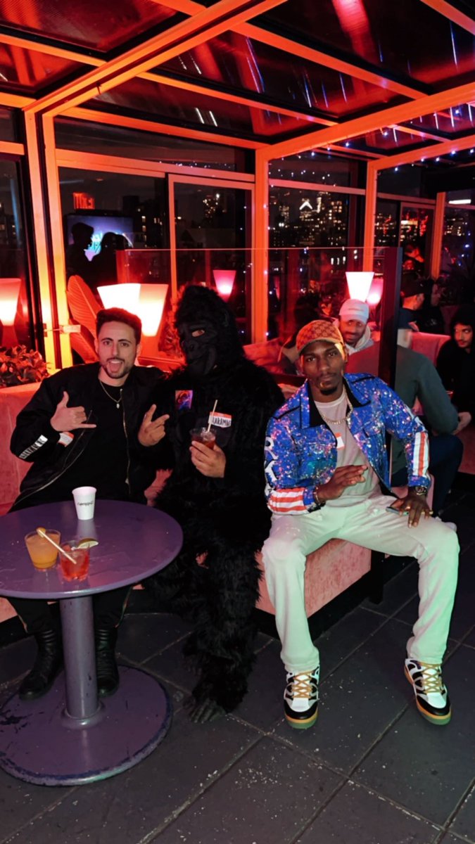 OgNanaSniper's tweet photo. @CyberKongz has the dopest/most exclusive community out there! Loved meeting a bunch of you!!!OOH🍌❤️…. https://t.co/7oejrhmakB