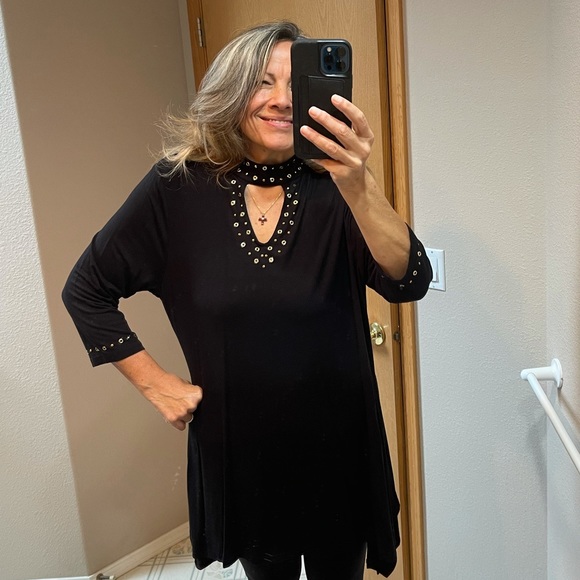 kashelton's tweet photo. So good I had to share! Check out all the items I'm loving on @Poshmarkapp #poshmark #fashion #style #shopmycloset #karenscott #citystudio #belldini: https://t.co/NJMQhfWPmB https://t.co/2IlxJ1AesI