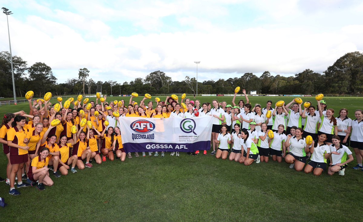 AFLQ's tweet photo. Thanks to some help and inspo from the @lionsaflw @GoldCoastSUNS and @aflwomens - more than 1200 students from @QGSSSA are taking part in a history making inter-school AFL comp! 

Yeah the gals 💫

More at https://t.co/K6XrvrKjSY https://t.co/5A9u0BydA1