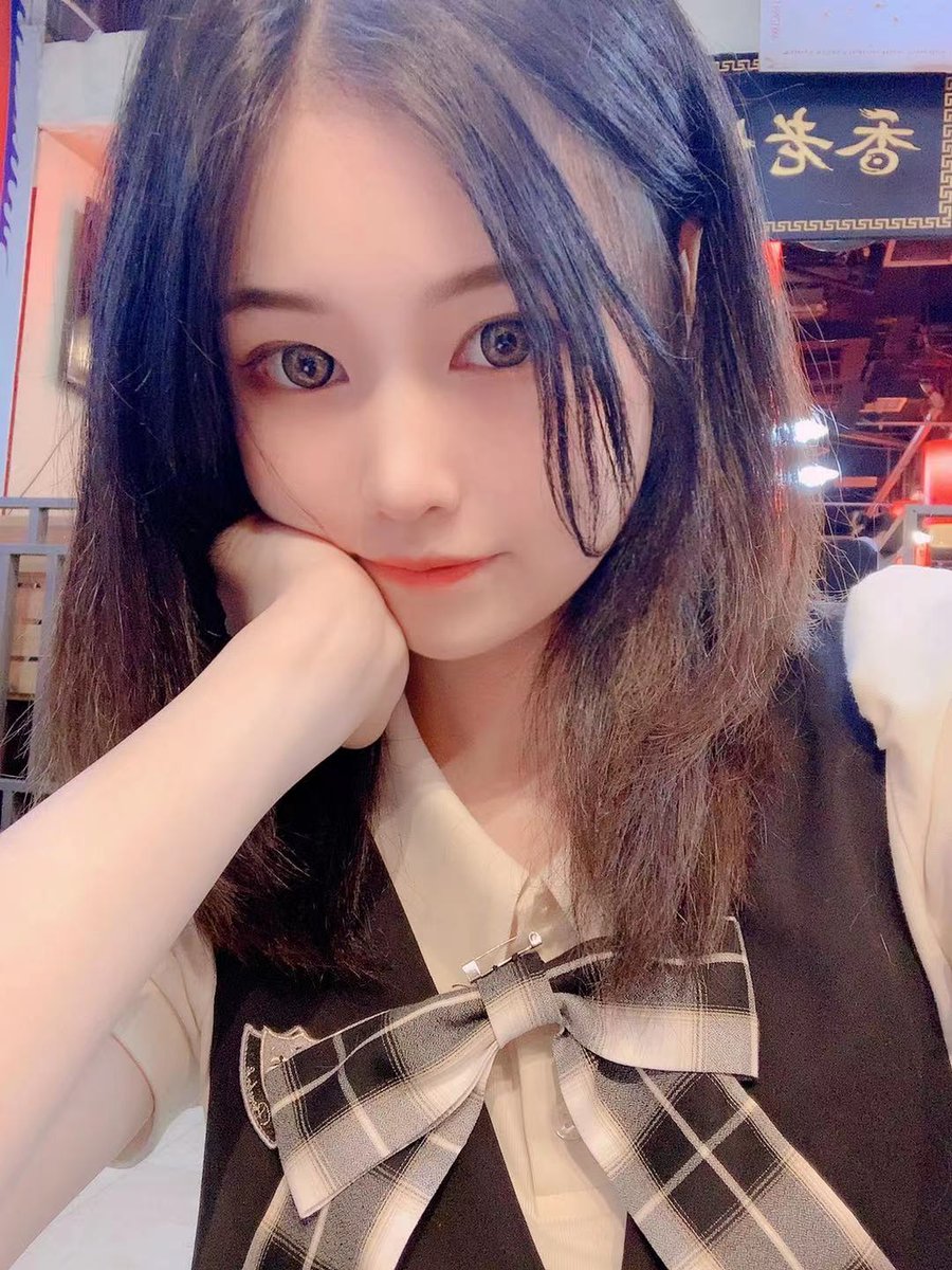 coscaomu's tweet photo. 草木推荐✨专注精品
#重庆
🌸03 大二真实学生
🌸168 🐻D
🌸初恋脸
🌸皮肤雪白 粉嫩
🌸气质甜美可爱
🐧:453901141
加不上可主页私信 https://t.co/WOkFCpTKIv