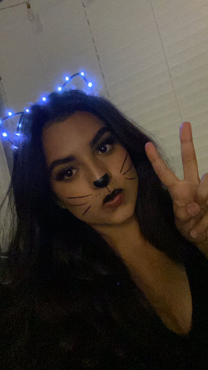 ElizabethBedo18's tweet photo. me on halloween https://t.co/r0hJSZGXuc