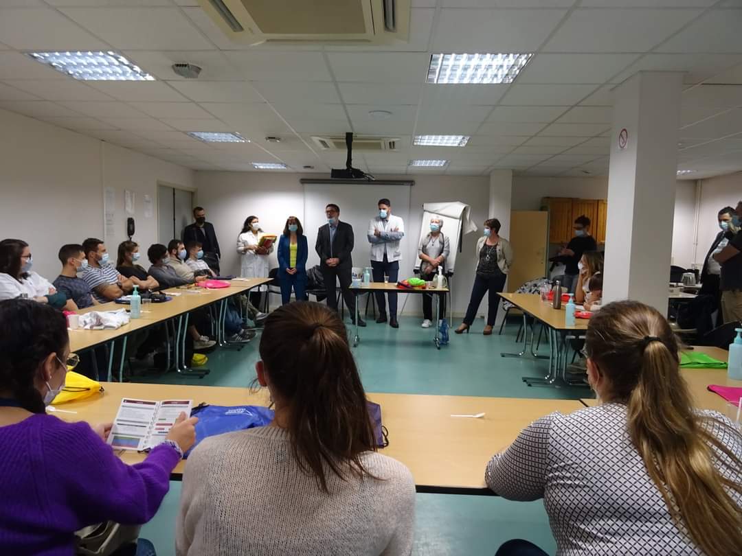 2020Upf's tweet photo. ✅ Échanges intéressant avec les nouveaux internes de l'hôpital le Corbusier 🩺
https://t.co/ZyxLee3GJH

#firminy #ondaine #Sante #internes https://t.co/GoDxkiHAIc