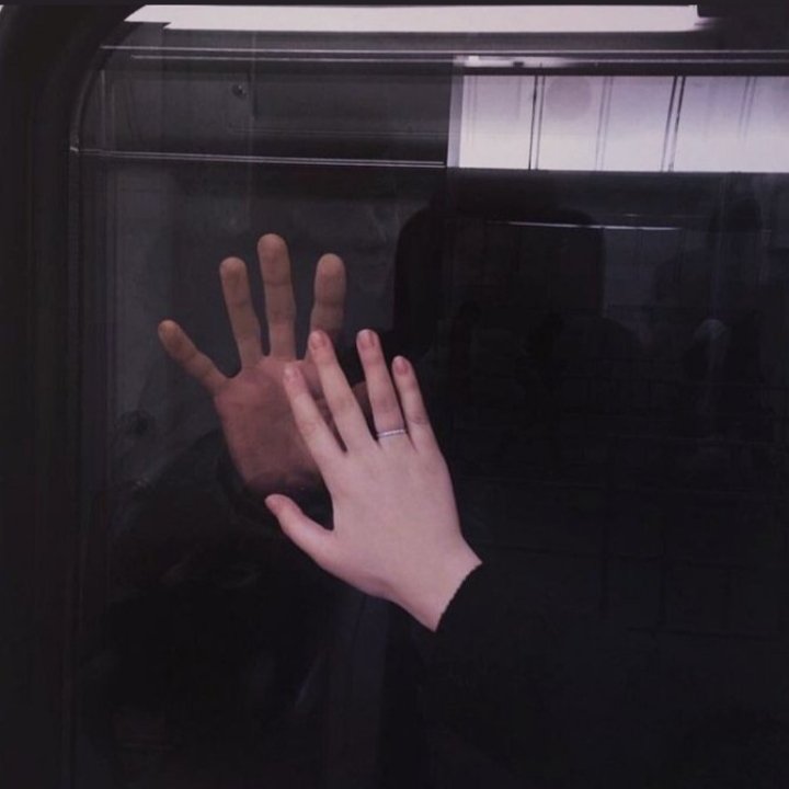 niceoaktree's tweet image. while the game lasts ↬ gendrya au

Os jogadores Arry e Touro só queriam cumprir suas missões online em paz e conquistar alguma glória no processo. O grupo questionável de amigos que reuniram não era parte do plano – e os sentimentos complicados que entraram em jogo também não.