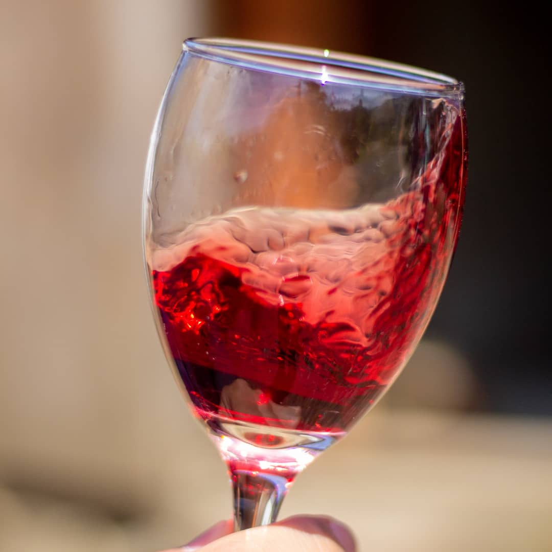 CASASDEMOLLIHUA's tweet photo. Variedad 100 % Cinsault Año 2019!  VIñedos ubicados en el sector "Los pellines" Comuna de Trehuaco, secano interior del Valle del Itata 🍇🍷.
La Cosecha es la recolección de uva, se realiza en sectores seleccionados y se cosecha manualmente en cajas de 15 kg https://t.co/4xLY7o0cZn