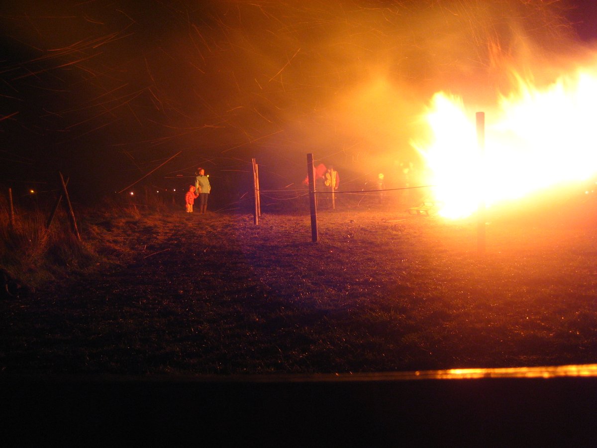 AffetsideVillag's tweet photo. It is the Annual Affetside Village Bonfire on Saturday - Starts at 6pm at the rear of the Village Green
Details here - https://t.co/DiKAmMjzd4

Bar, Pie &amp; Peas, Chilli, Hot Dogs!

#affetside #bonfire #GuyFawkes #CommunityEngagement https://t.co/zAkFHtHDPv