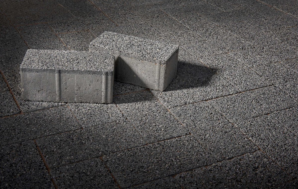 ddphotouk's tweet photo. Shooting in difficult circumstances because the products are too large or uneconomical to be shipped to the studio.
#branding #photography
#blockpaving #pavingblocks #landscapes #drivewaypavers #productdaily #productphotography #landscaping #buildersmerchant @brettpaving https://t.co/fJD2AMluCB