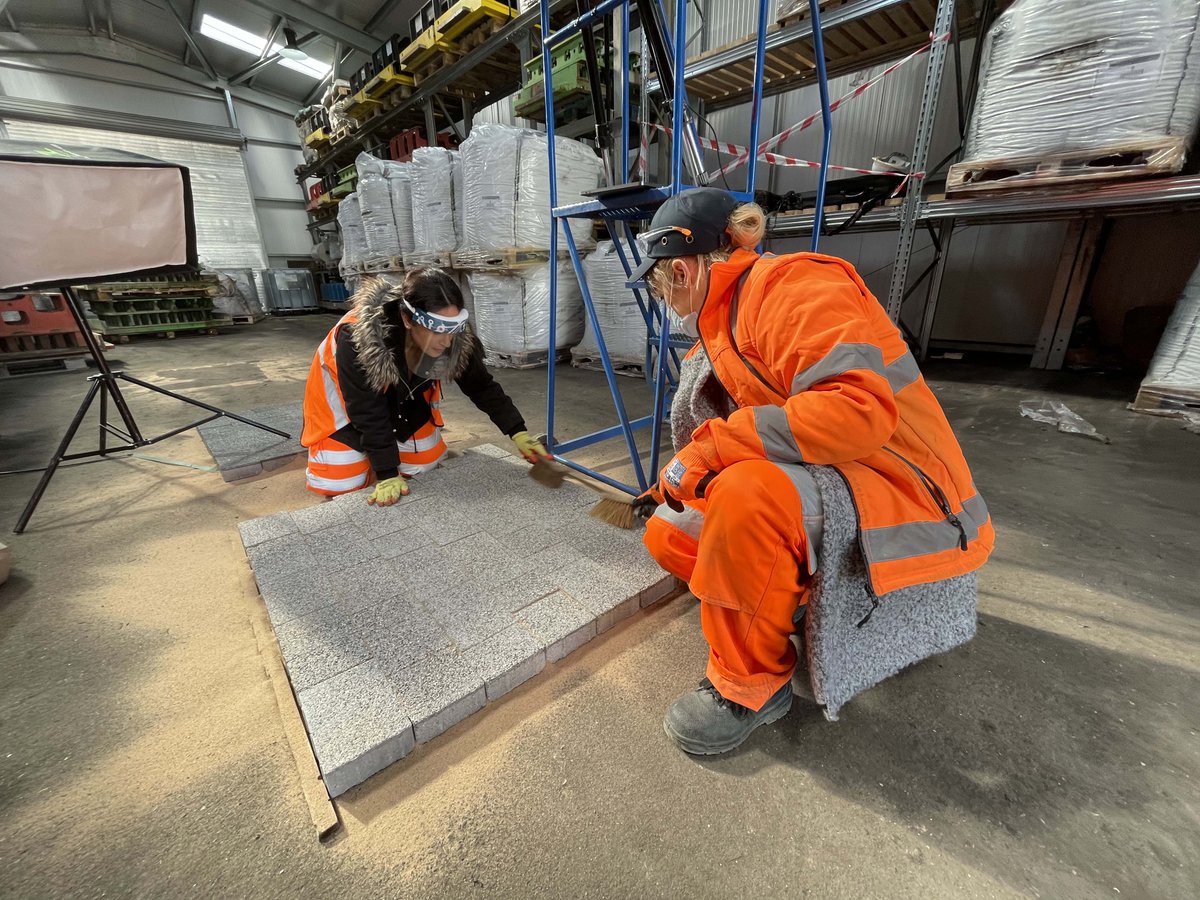 ddphotouk's tweet photo. Shooting in difficult circumstances because the products are too large or uneconomical to be shipped to the studio.
#branding #photography
#blockpaving #pavingblocks #landscapes #drivewaypavers #productdaily #productphotography #landscaping #buildersmerchant @brettpaving https://t.co/fJD2AMluCB