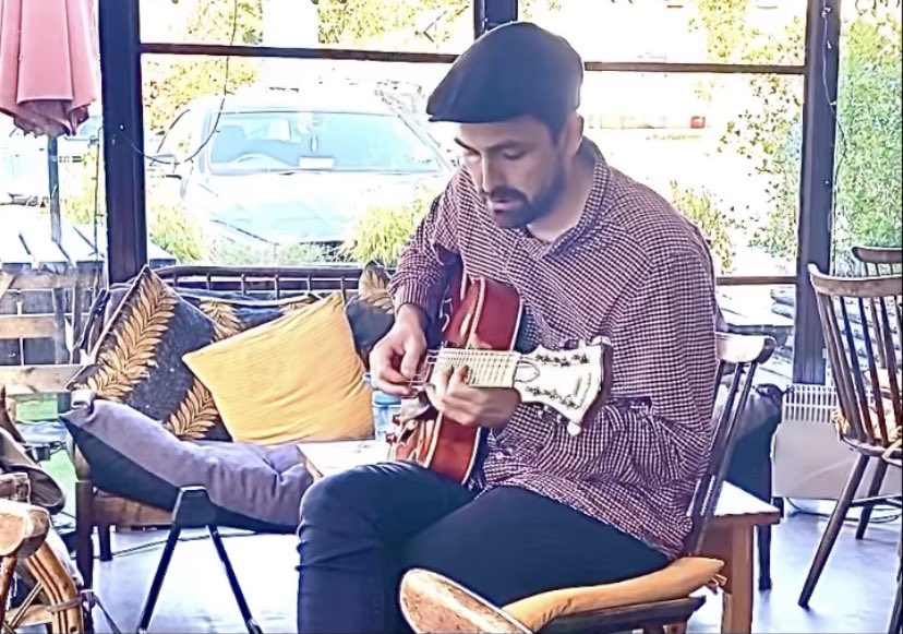Our weekly lunch time mini concert is on today from 1pm and we will have @lukegodwinguitar to play some chill jazzy guitar for us!

Come and join us for a quick lunch time escape over a coffee or quick bite 🥯.

Every Wednesday at 1pm.