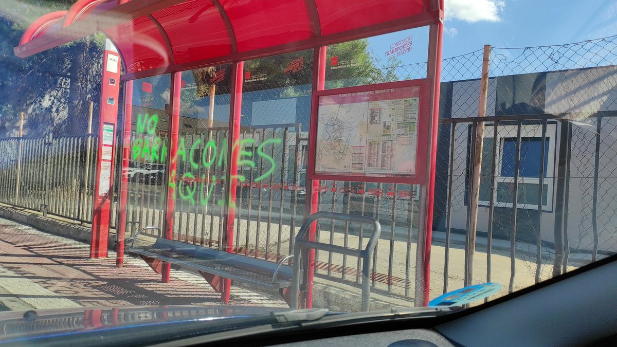 <a href="/pf_nh/">Paqui Fernandez</a> <a href="/rebientaplay/">jorge garcia</a> <a href="/AmpaJoPePeLlor/">ampaiesjosepedroperezllorca9@gmail.com</a> <a href="/CopernicoAmpa/">AMPA IES Nicolás Copérnico</a> <a href="/NCentroParla/">NuevoCentroParla</a> <a href="/Rachelgs79/">Raquel G 💜</a> <a href="/Bea_Elvira/">Bea</a> <a href="/IdiazAyuso/">Isabel Díaz Ayuso</a> <a href="/IesHumaParla/">Ampa Ies Humanejos Parla</a> <a href="/ComunidadMadrid/">Comunidad de Madrid</a> Es verdad, como se ve en la foto, no hay una campaña en contra de los niños del José Pedro Pérez Llorca. Se lee claramente...Bienvenidos. Y lo peor es quién ha promovido esto y quiénes le apoyan.