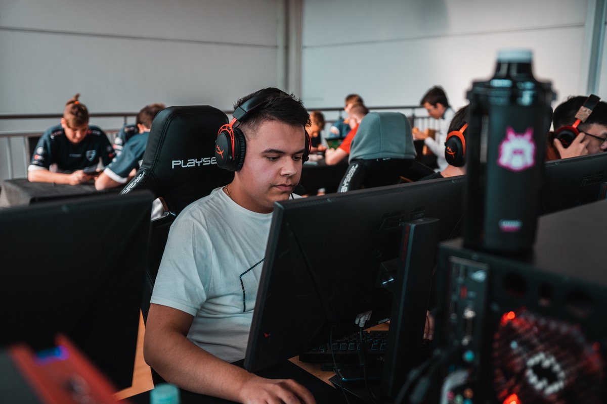 LaggS_'s tweet photo. I already miss this weekend 🥲. I'm really happy, that I could play at LAN and meet everyone, that I knew online <3. Thank you for all the great memories and I hope we will be able to meet again soon <3333! https://t.co/wNan5G9Hw0