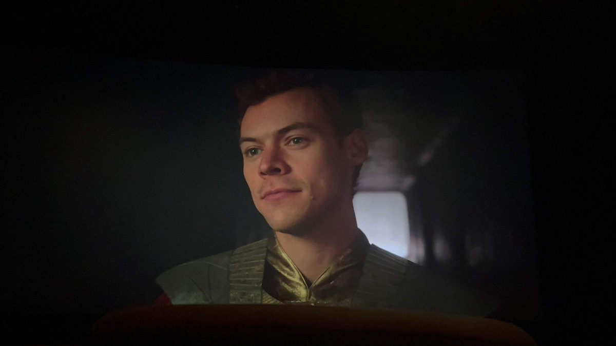 Beatricetpwk's tweet photo. “my pleasure”
“i’m eros”
“and you are as beautiful as legends say”
 #HarryStyles #Eternals https://t.co/exum023dUs