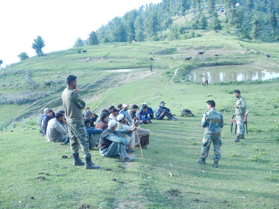 AwamFor's tweet photo. Meeting with Elders and #Village headmen of Jammu Kashmir by #IndianArmy .
#عبدالرحمن_المطيري_في_الكويت
#الجو_ما_ينقصه_غير 
#نسبه_جمالك https://t.co/raIBDI0E0a