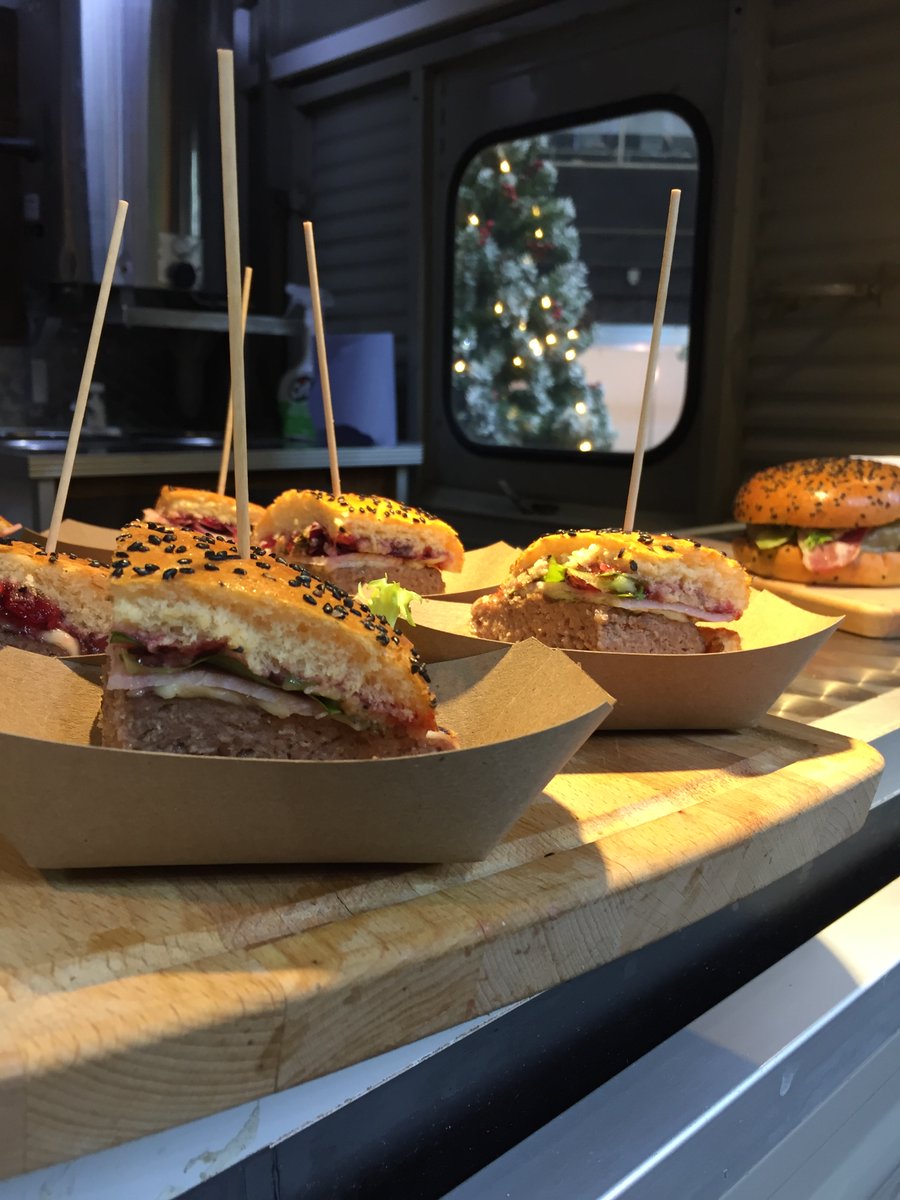 BWGFoodservice's tweet photo. Is it even a festive burger without some delicious cranberry sauce? 🍔 Pop over to our stand at @catexexhibition to see what other Christmas treats we have for you!

#BWGfoodies #catexreturns #catex2021 #Christmas #event #hospitality https://t.co/YYGaGiL4DF