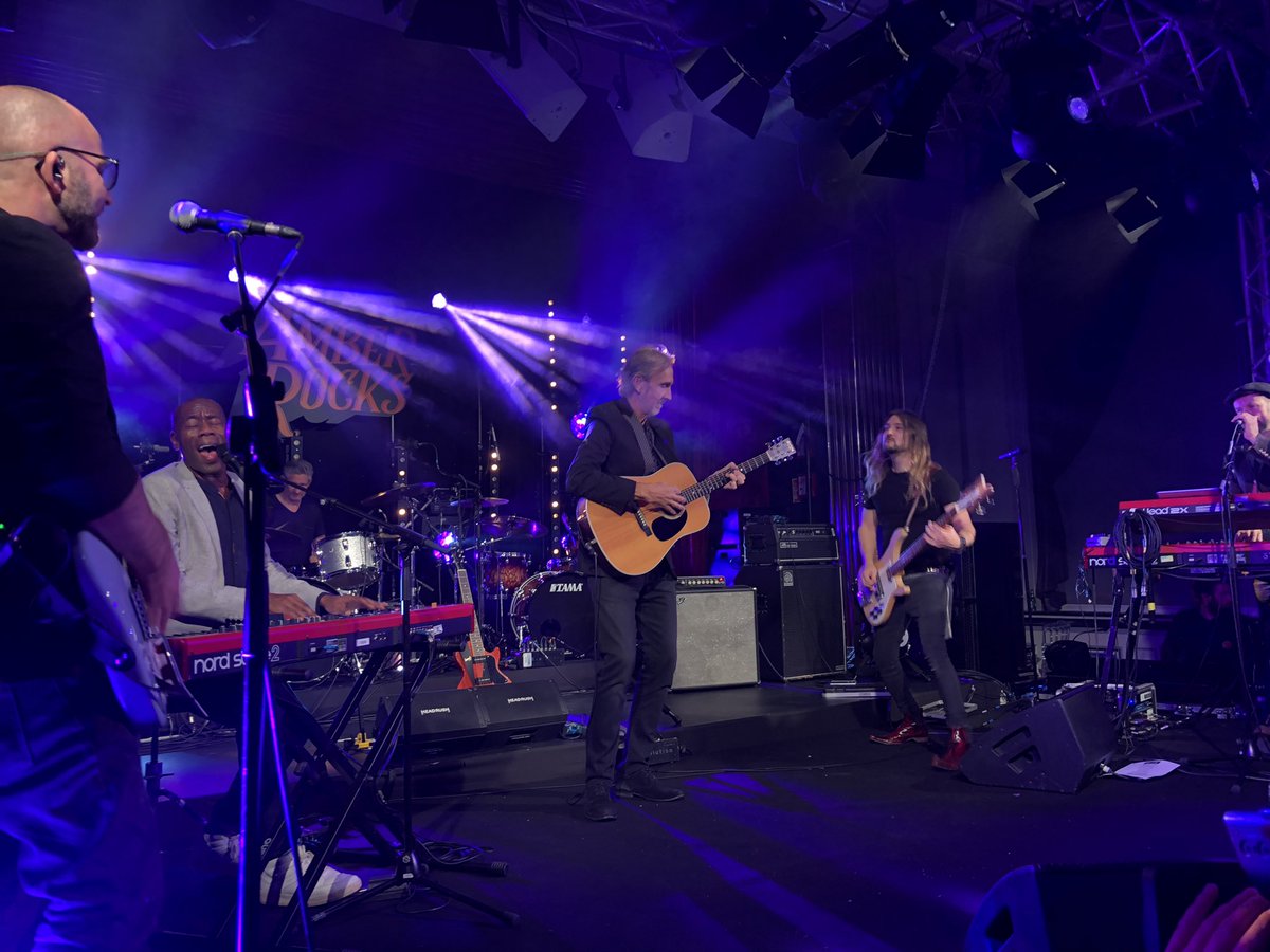 RPJBand's tweet photo. Amazing night playing for #EddieJordan  #AmberRocks to a star studded crowd! Plus such an honour to be joined on stage by legends #MikeRutherford and #AndrewRoachford! A hugely special gig for a great cause!X 🤘🏻❤️ https://t.co/UXobNW7LOF