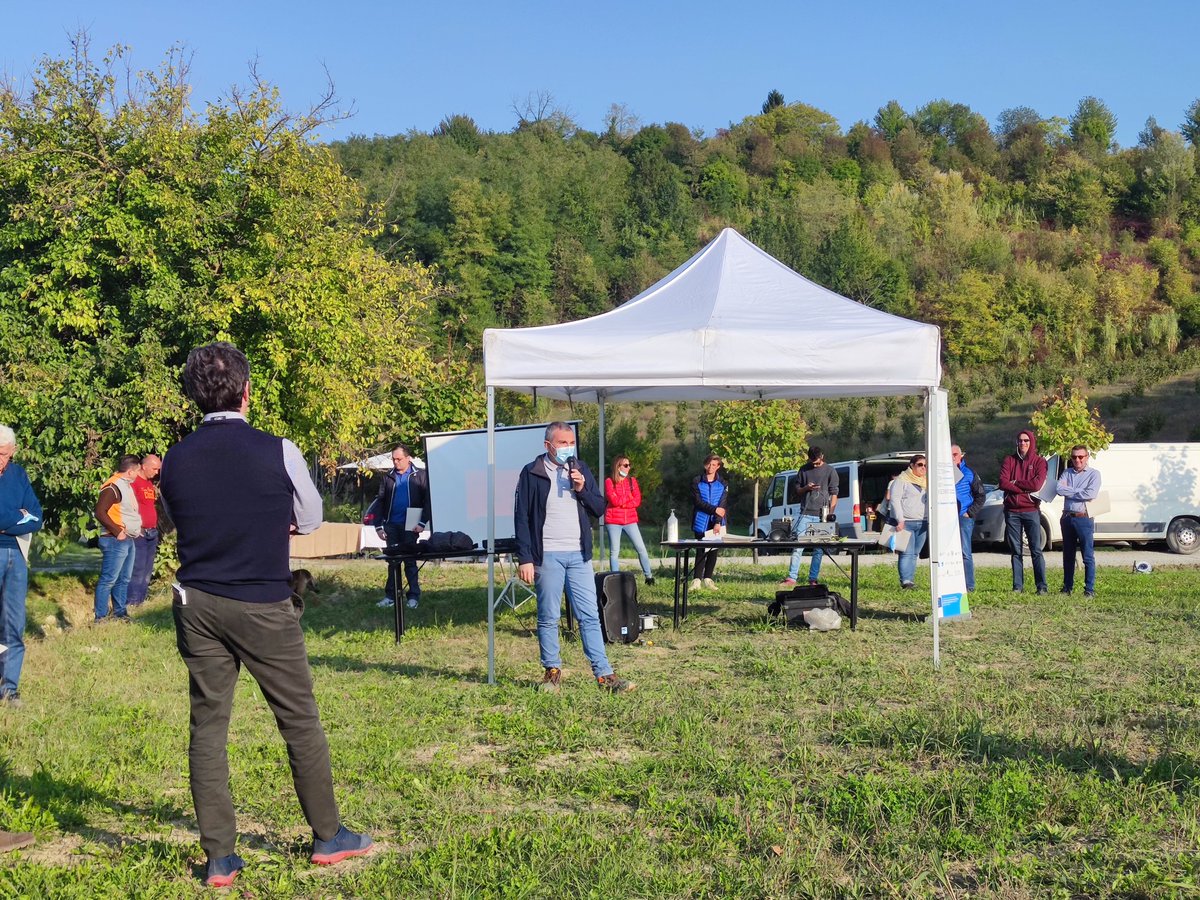 Optima_IPM's tweet photo. 🚜⚙ A second #demonstration of the #Optima_IPM vineyard smart sprayer took place in Canelli, Asti, Italy. The event was organized by @DISAFA_INT and #CAFFINI. The attendants were very interested in the smart sprayer’s operation
#H2020 #innovation #spraying #smartspraying https://t.co/Ba6cpX5qea