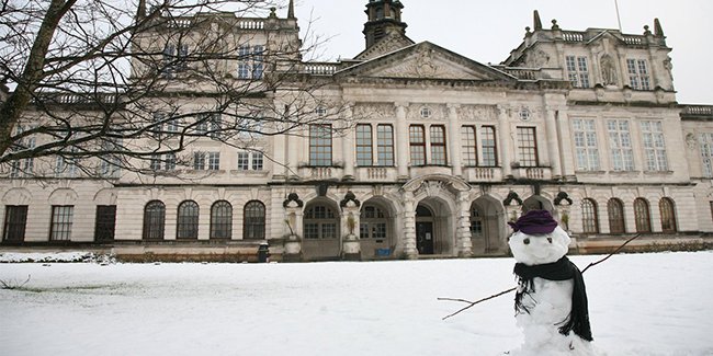 📢Calling all <a href="/cardiffuni/">Cardiff University</a> alumni! Welcome our new students to the #Cardiff community and send a festive message this Christmas. Simply fill in our form and we'll pop your message in a card and hand deliver it to a flat in Halls!🎄
forms.office.com/Pages/Response…