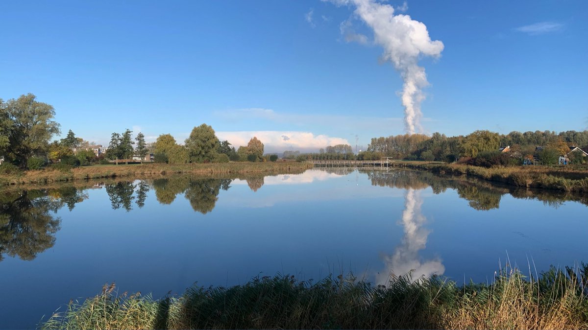 sjaakvandersalm's tweet photo. @whoebert @helgavanleur @marcopverhoef @GerritHiemstra @PKuipersMunneke Windstil. Hoek, Zeeuws Vlaanderen. https://t.co/E3SYeEV58E
