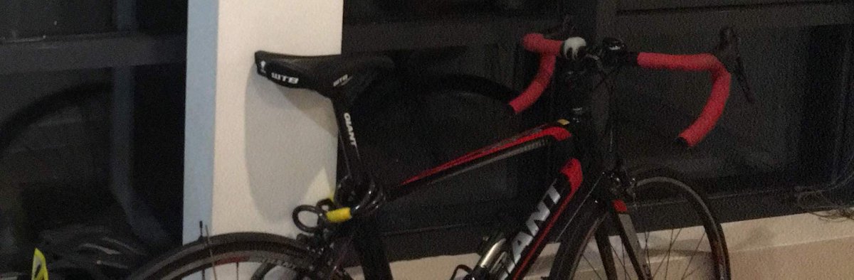 HLinMedia's tweet photo. @StolenRide My 2013 Giant Defy Roadbike with gatorskine tires, flat pedals and mudguards was stolen 02/11/2021 from the underground car park in my building on Amberley Road, London. Please keep an eye out for it, thank you. https://t.co/AJw4UGTkwL
