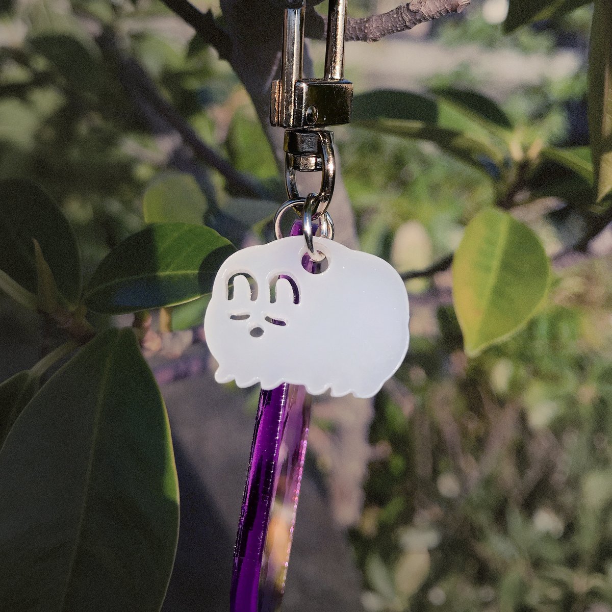 Chia867607's tweet photo. 【 台創祭 】
倒數三天！！
這週末兩日都在C17🧙‍♀️👻
.
因為疫情好久沒露面的紫色吊飾
也趁機拿出來拍了照片～
太陽&amp;月亮吊飾🎃NT.200
.
台創祭
• 11.06 - 11.07
• 11:00 - 17:30
• 華山文創園區西1館、西2館 https://t.co/ymesG5YNef