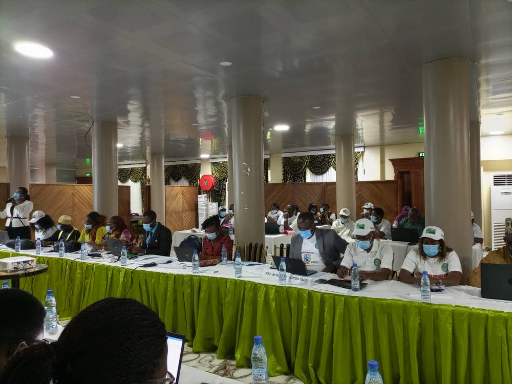 CmrZoonoses's tweet photo. Célébration de la journée Mondiale #OneHealth. Le #237ZoonosesProgram et ses partenaires réunis ce jour à Mbankomo pour mutualiser les efforts pour une santé globale Homme-Animal-Environnement. @USAID @FAO @AFROHUN_ @AfricaCDC @CRTV_web https://t.co/elO9xZXg29