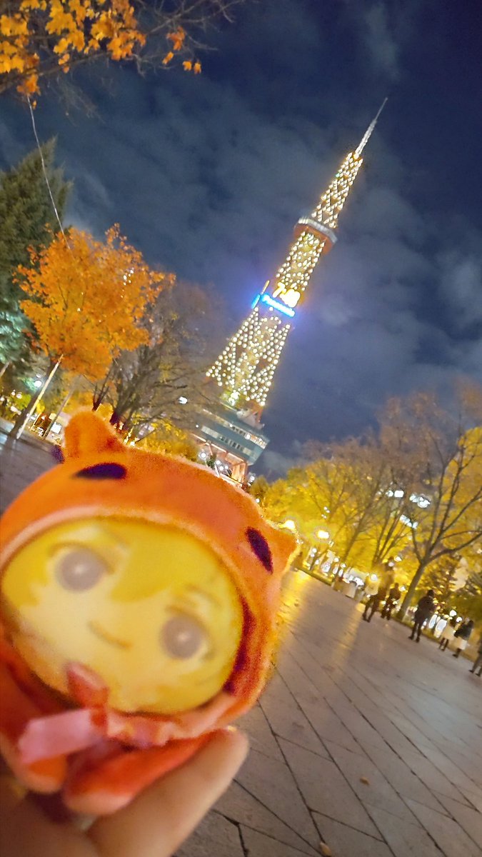 hkz_mendako11's tweet photo. #羽風薫テレビ塔ライトアップ企画
広場みたいなところにさ沢山プロデューサー様いらっしゃったの
羽風薫愛されてるんだなぁって
企画してくれた方ほんとにありがとうございますっ！ https://t.co/TmIEdeTJH5