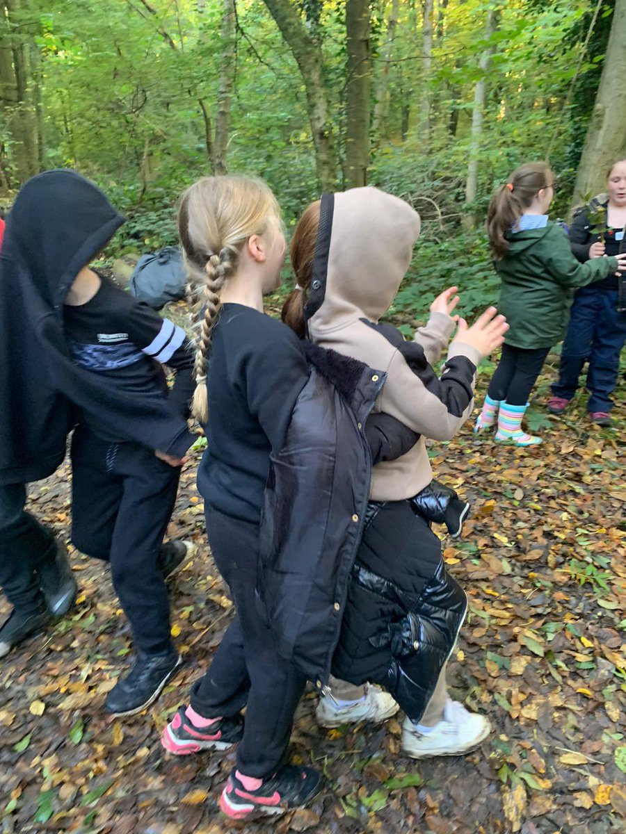 lordswoodpri's tweet photo. Year 5 are at the woods having an amazing time! #forestschool #newtext https://t.co/W0HfLaWsJF