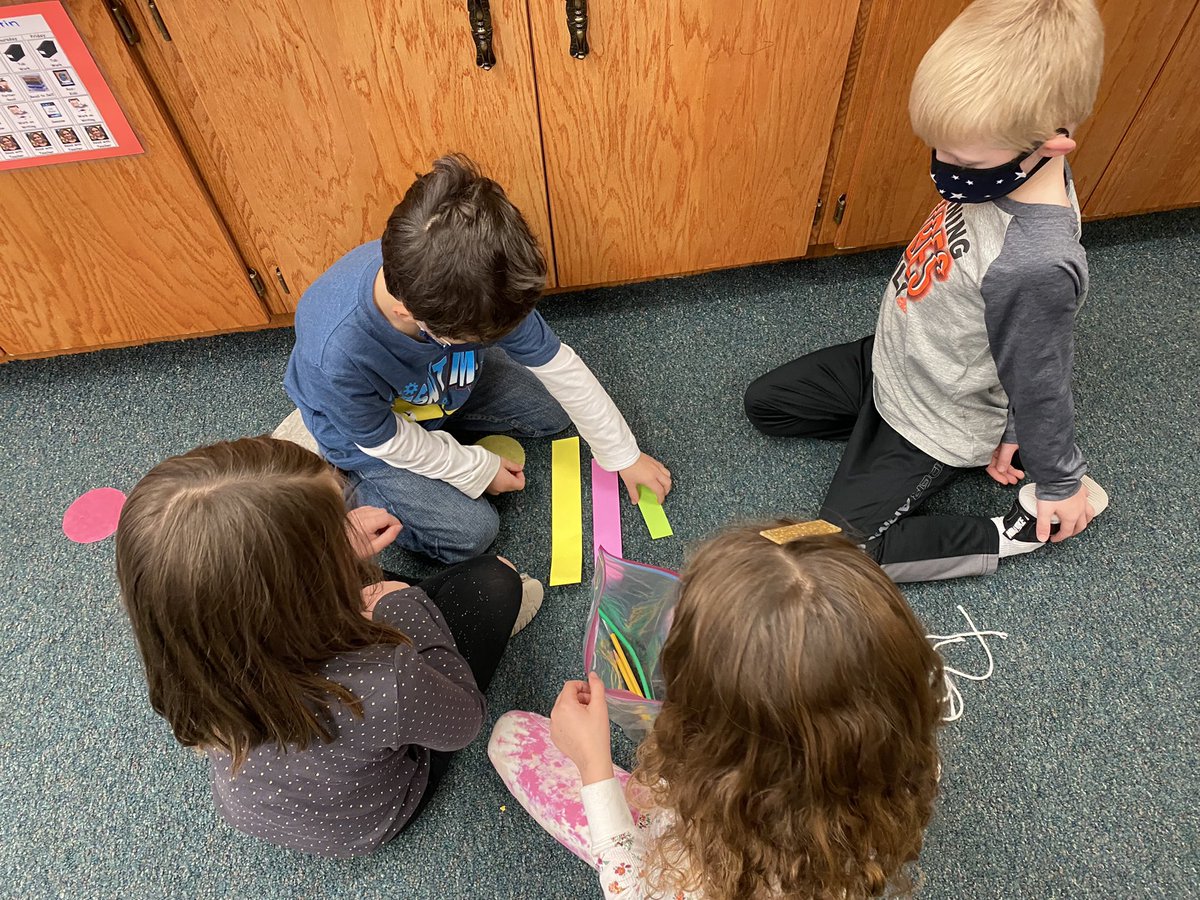 arielsandvik1's tweet photo. Today we practiced putting objects in order from shortest to longest! #MakeADifference https://t.co/37qR2Oyczo