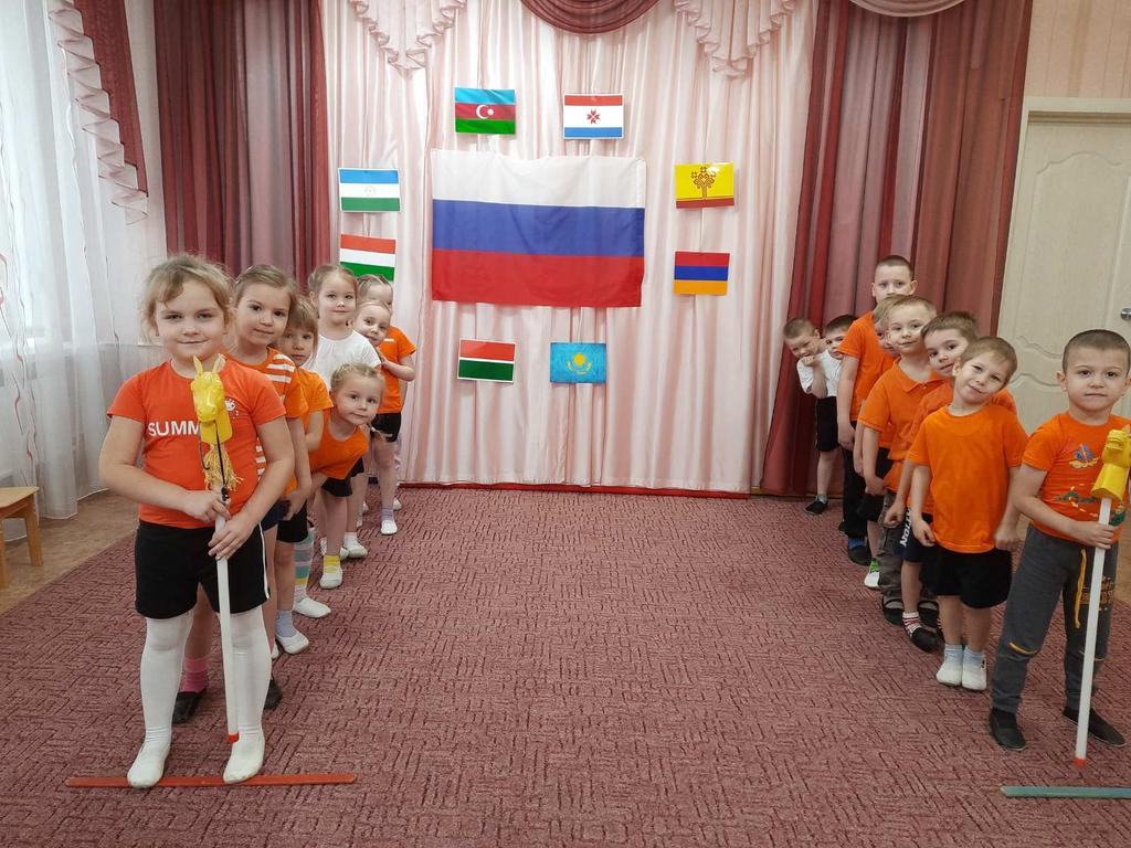 В рамках праздника «День народного единства» в детском саду «Солнышко» прошли праздничные спортивные мероприятия. Поздравляем с праздником и желаем Мира и Единства.