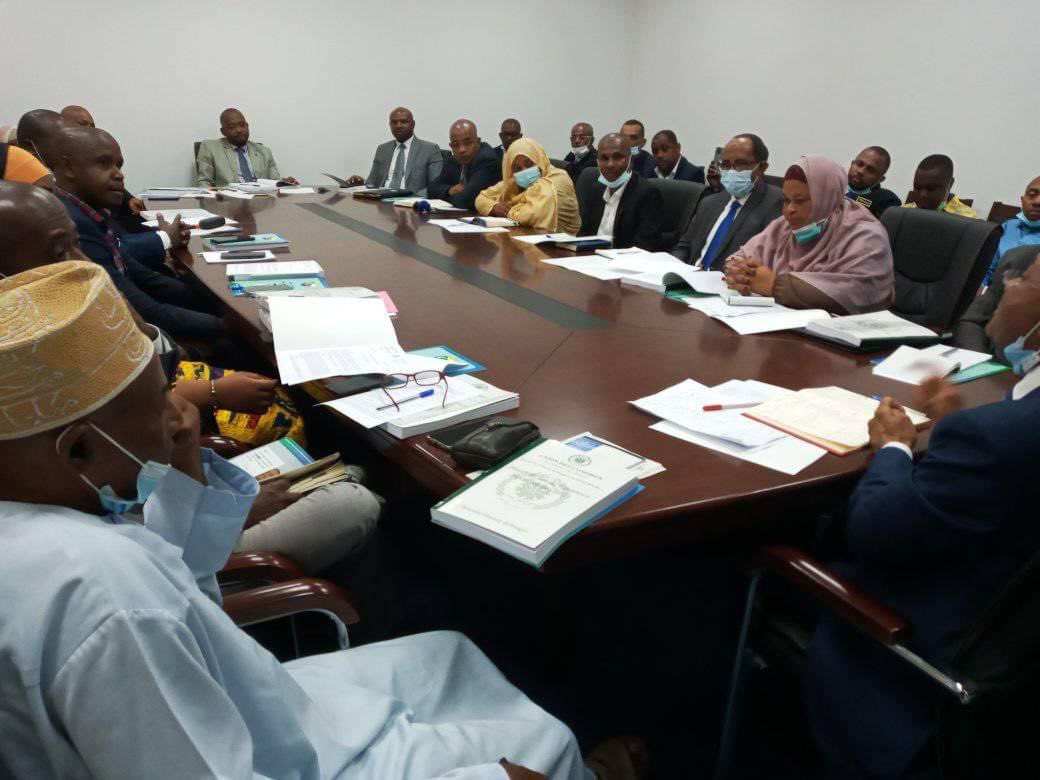 SouefK's tweet photo. J’ai présenté ce matin l'exposé de motif de la LdF rectificative 2021, devant la commission des finances de l’@AssembleeNatkm, présidée par l'Honorable @ZoubeiriMohame1 . Actuellement, les travaux se poursuivent en commission pour le PdL de règlement et le projet de LdF 2022. https://t.co/oFenXB1f5O