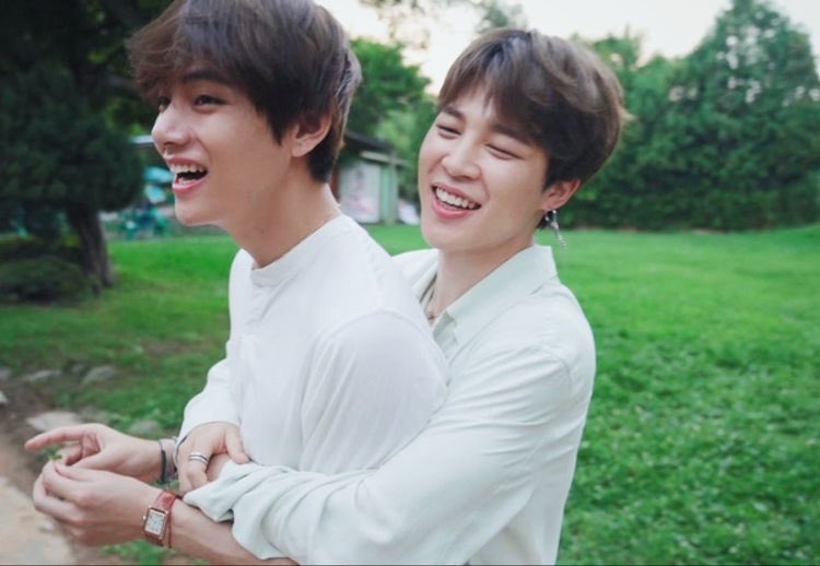 Nazadani23's tweet photo. You can't help being proud of #jiminie this song is one of my favourites and of course #V. There friendship is truly unique and remarkable.
#OUTSTANDINGPRODUCERJIMIN
#friends
#congratulationsvmin https://t.co/sFydPsMCbH